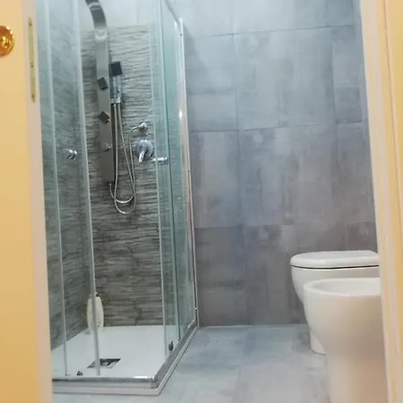 דירה Emily House *